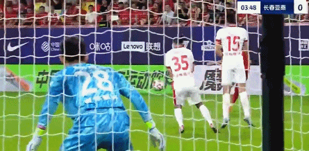kaiyun-韦世豪3分钟闪击！任意球贴地斩破门，赛季第10球，6年新高
