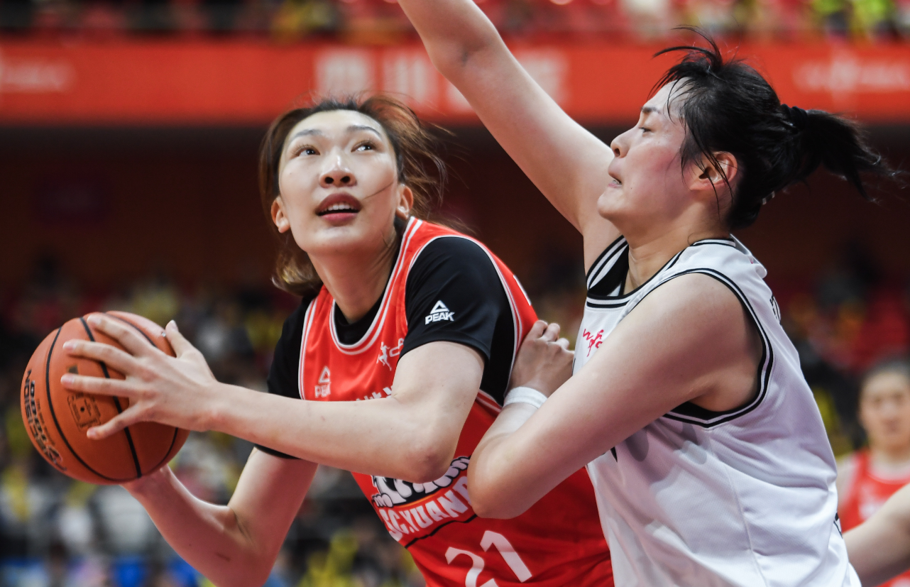 12分钟砍21分！中国女篮26岁2米中锋11投10中：宫鲁鸣该招进她？