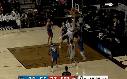 开云体育官网-杨瀚森自投自抢可惜未能命中,目前个人得到10分13篮板2助攻