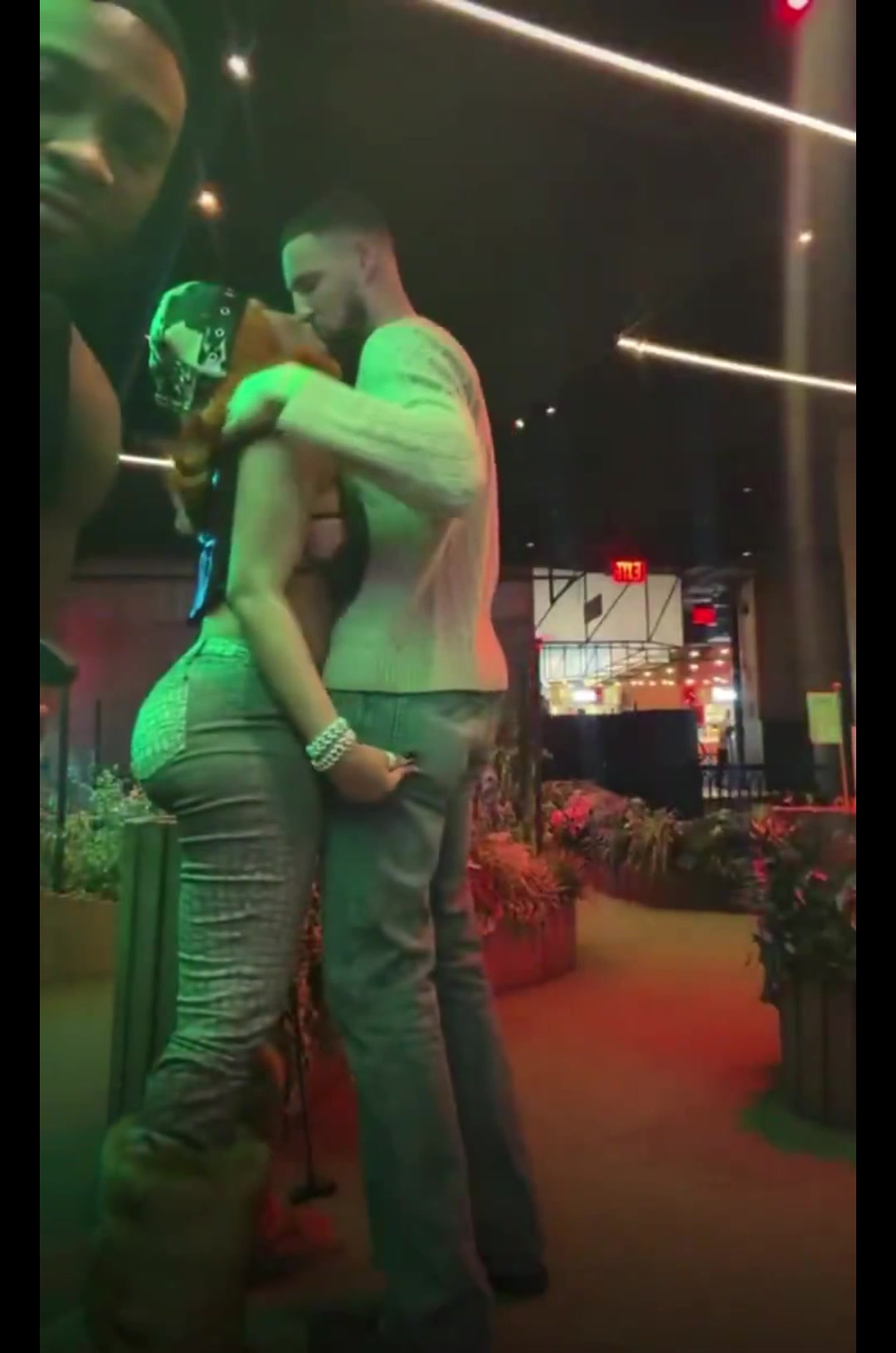 开云APP-没眼看！克莱&amp;马冬梅大尺度打高尔夫 友人看了直呼受不了