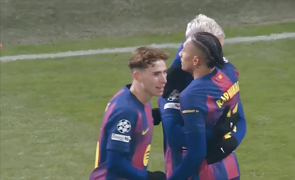 开云-莱万乌龙、佩德里伤退！欧冠关键战：巴萨惊险逆袭，赛后揪心爆料