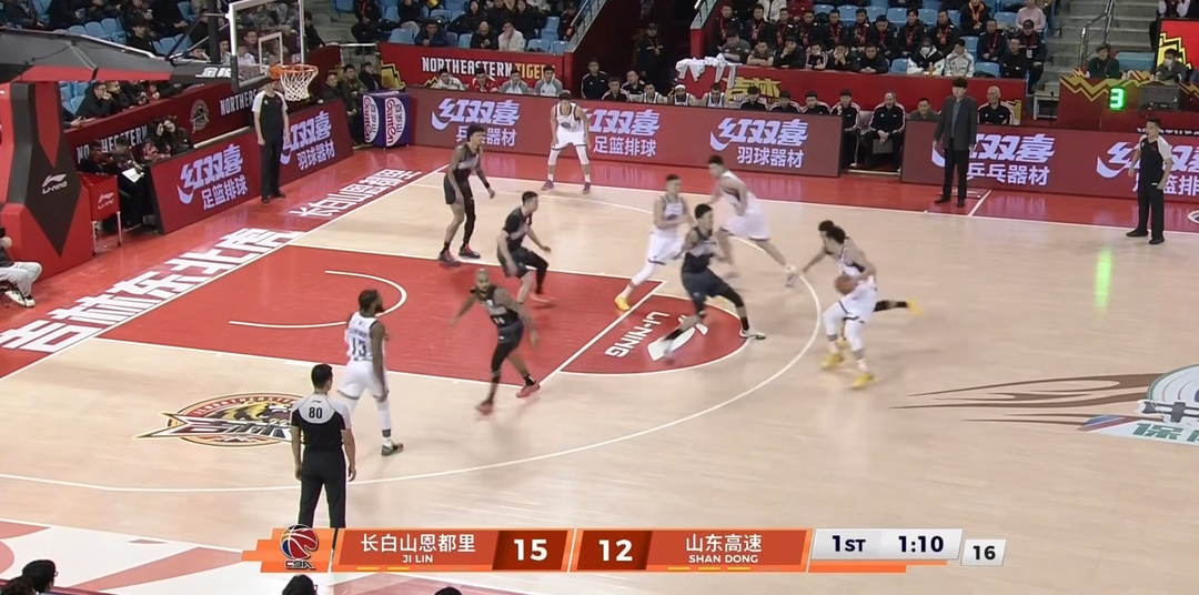 开云APP-半场战报|手感冰冷!山东30:37落后吉林,无一人得分上双