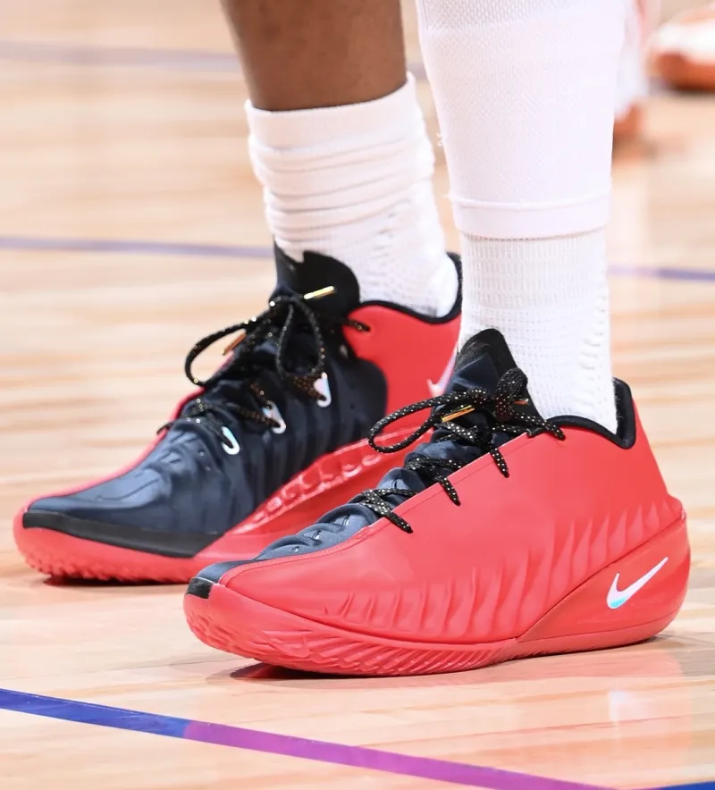 开云体育下载-红蓝鸳鸯!汤普森兄弟均穿着G.T Cut4迎来正面对决