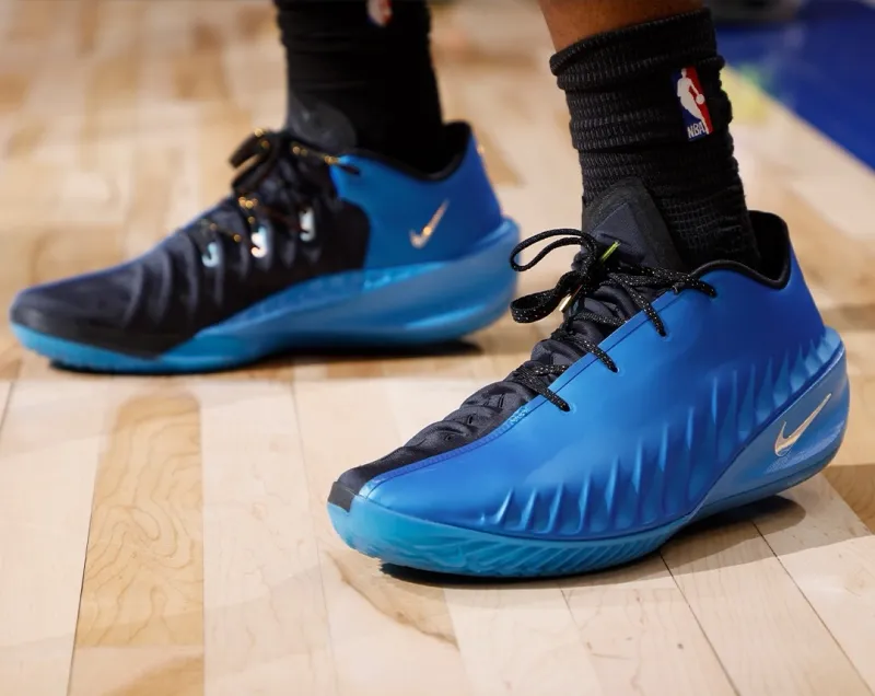 开云体育下载-红蓝鸳鸯!汤普森兄弟均穿着G.T Cut4迎来正面对决