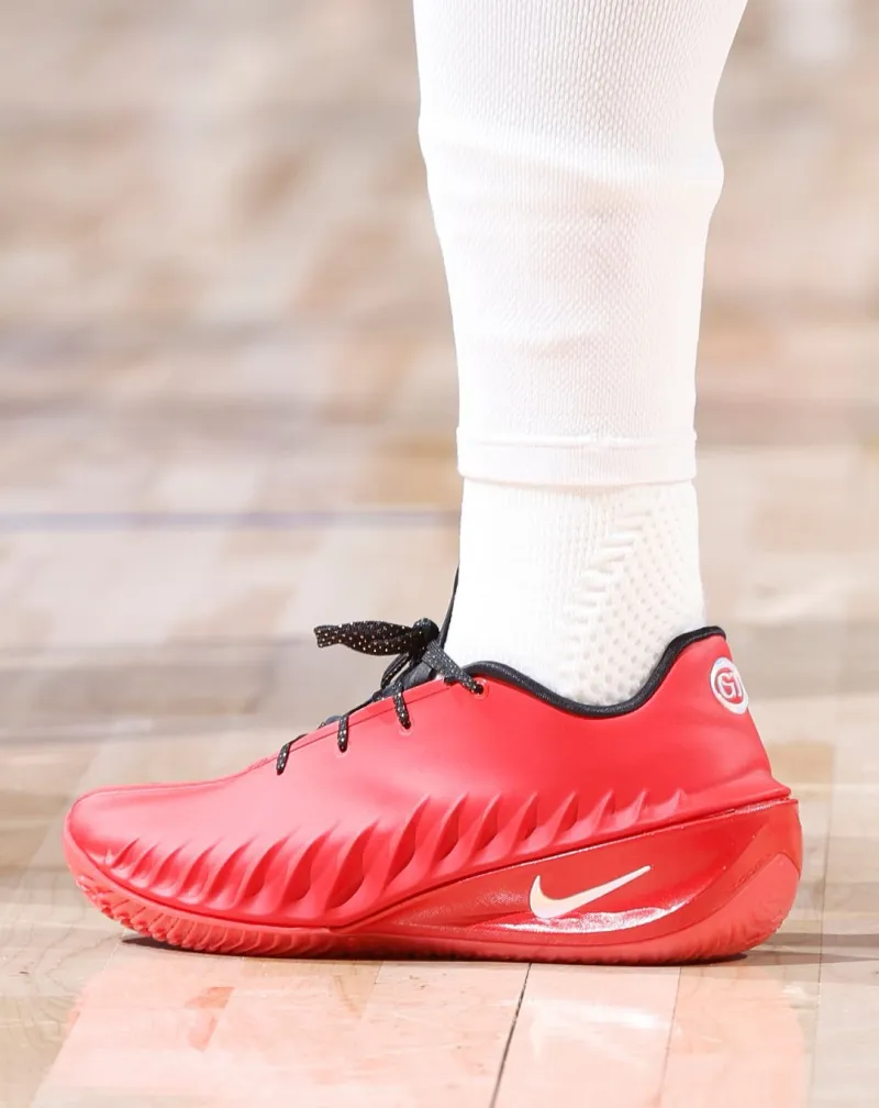 开云体育下载-红蓝鸳鸯!汤普森兄弟均穿着G.T Cut4迎来正面对决