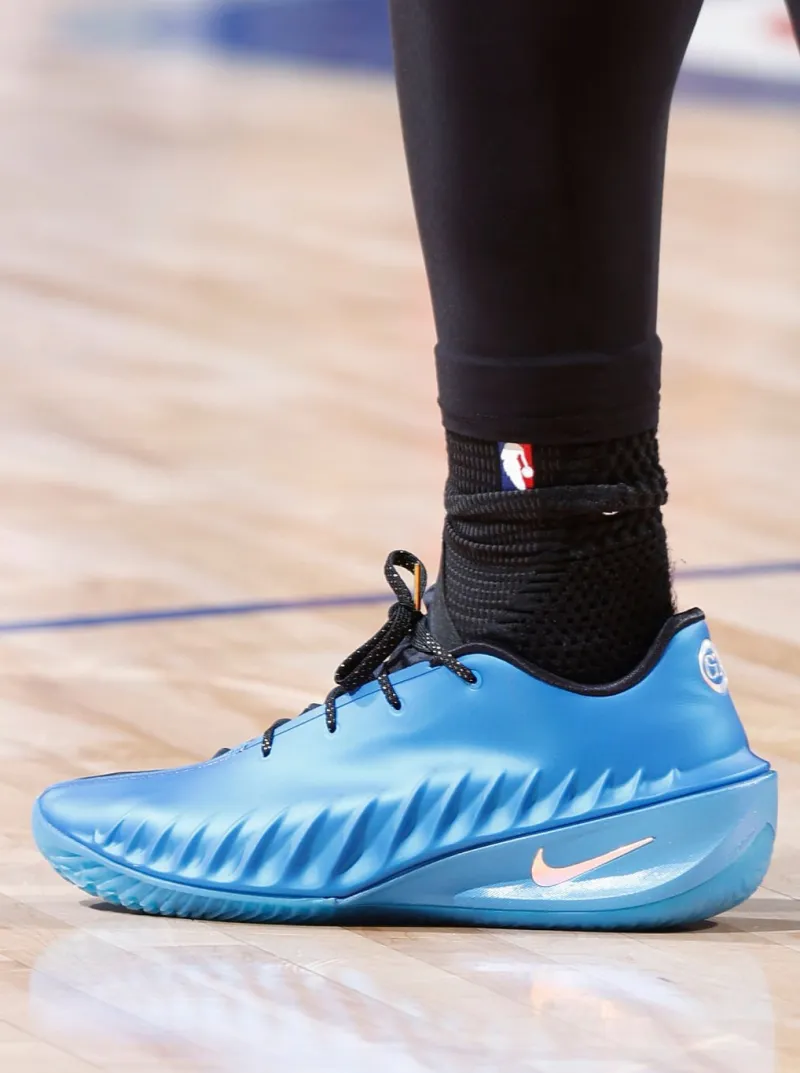 开云体育下载-红蓝鸳鸯!汤普森兄弟均穿着G.T Cut4迎来正面对决