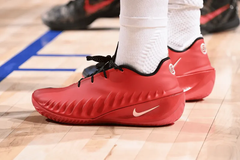 开云体育下载-红蓝鸳鸯!汤普森兄弟均穿着G.T Cut4迎来正面对决