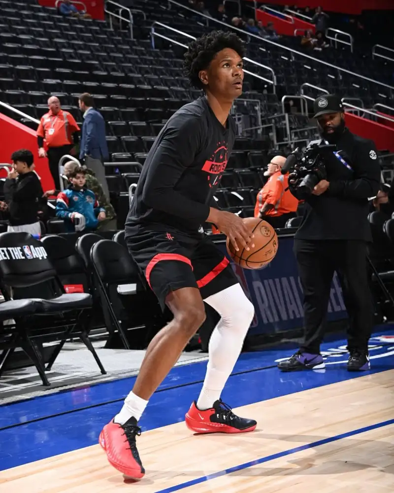 开云体育下载-红蓝鸳鸯!汤普森兄弟均穿着G.T Cut4迎来正面对决