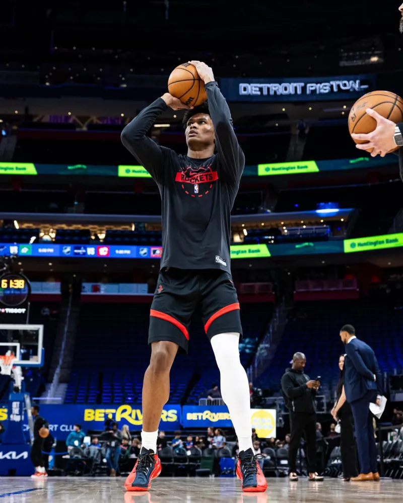 开云体育下载-红蓝鸳鸯!汤普森兄弟均穿着G.T Cut4迎来正面对决