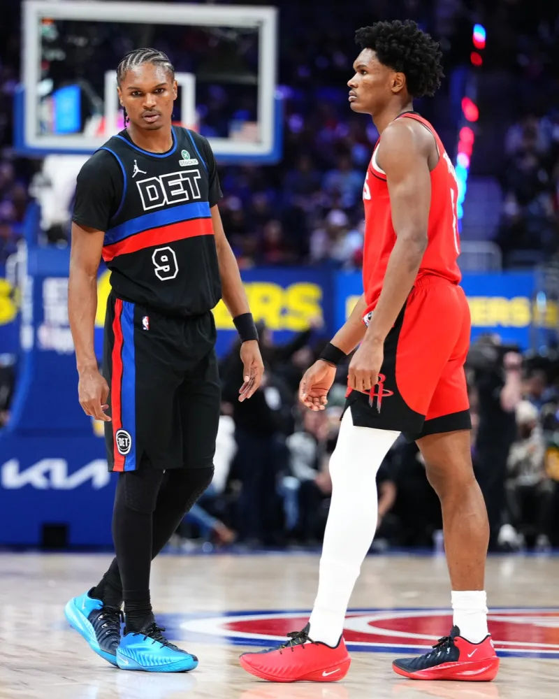 开云体育下载-红蓝鸳鸯!汤普森兄弟均穿着G.T Cut4迎来正面对决