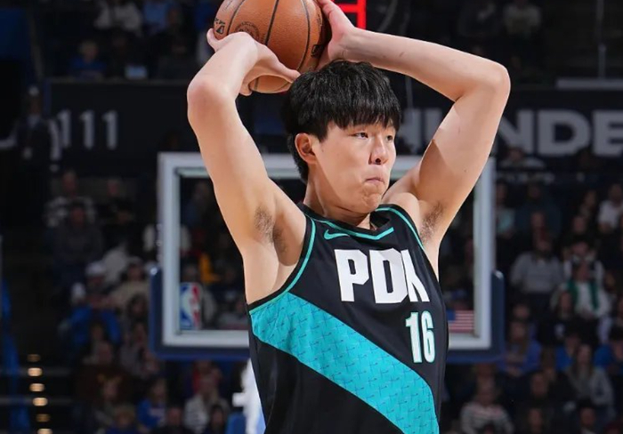 kaiyun-杨瀚森这是咋了?6分钟挂0,三分仍打铁,正负值-11,g联赛锻炼吧|NBA|波特兰开拓者队|亚特兰大老鹰队|NBA常规赛|杨翰森_新浪体育_新浪新闻