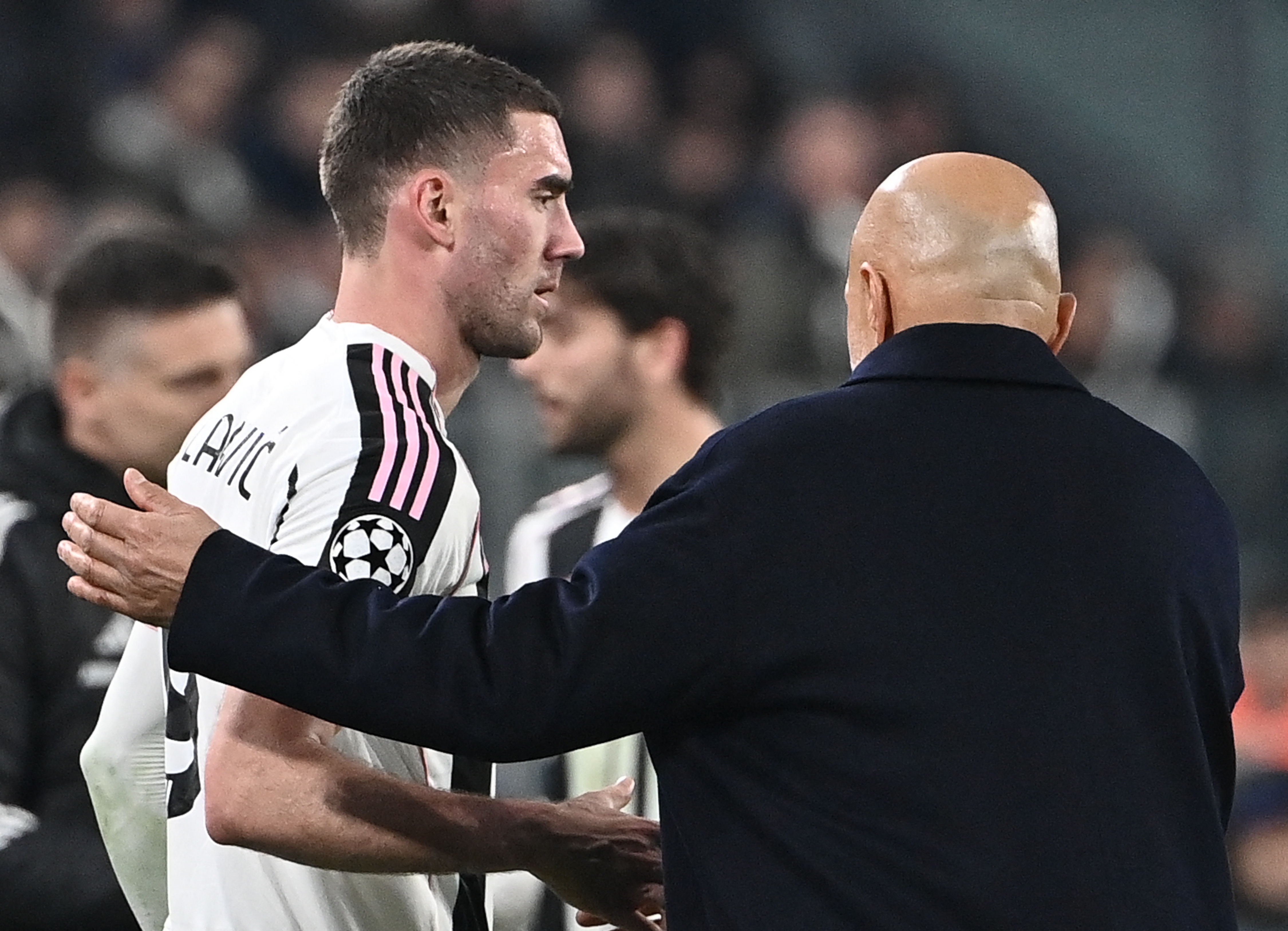 开云官网-米体:尤文与弗拉霍维奇谈续约 球员表态愿留队但需接受大幅降薪