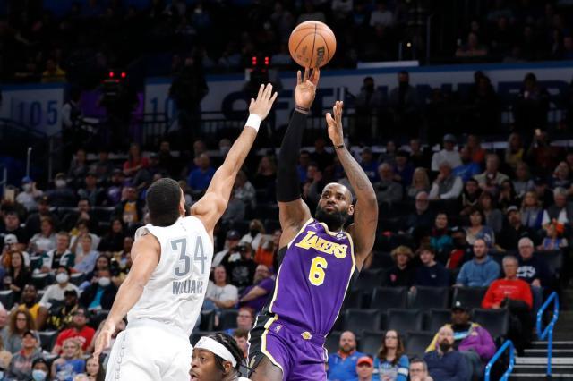 湖人终于复仇雷霆！浓眉缺席紫金军团还得靠詹皇