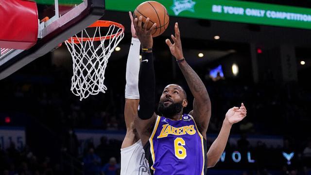 湖人终于复仇雷霆！浓眉缺席紫金军团还得靠詹皇