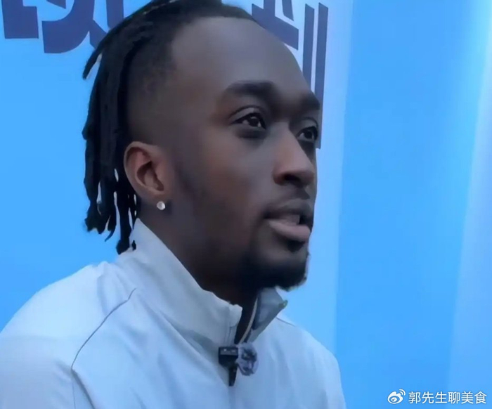 开云体育下载-26岁荷兰前锋归化国足？短期救急真管用，长远别丢了自家根|奥乌苏|本土球员|阿贾克斯足球俱乐部|荷兰足球|青训_新浪体育_新浪新闻