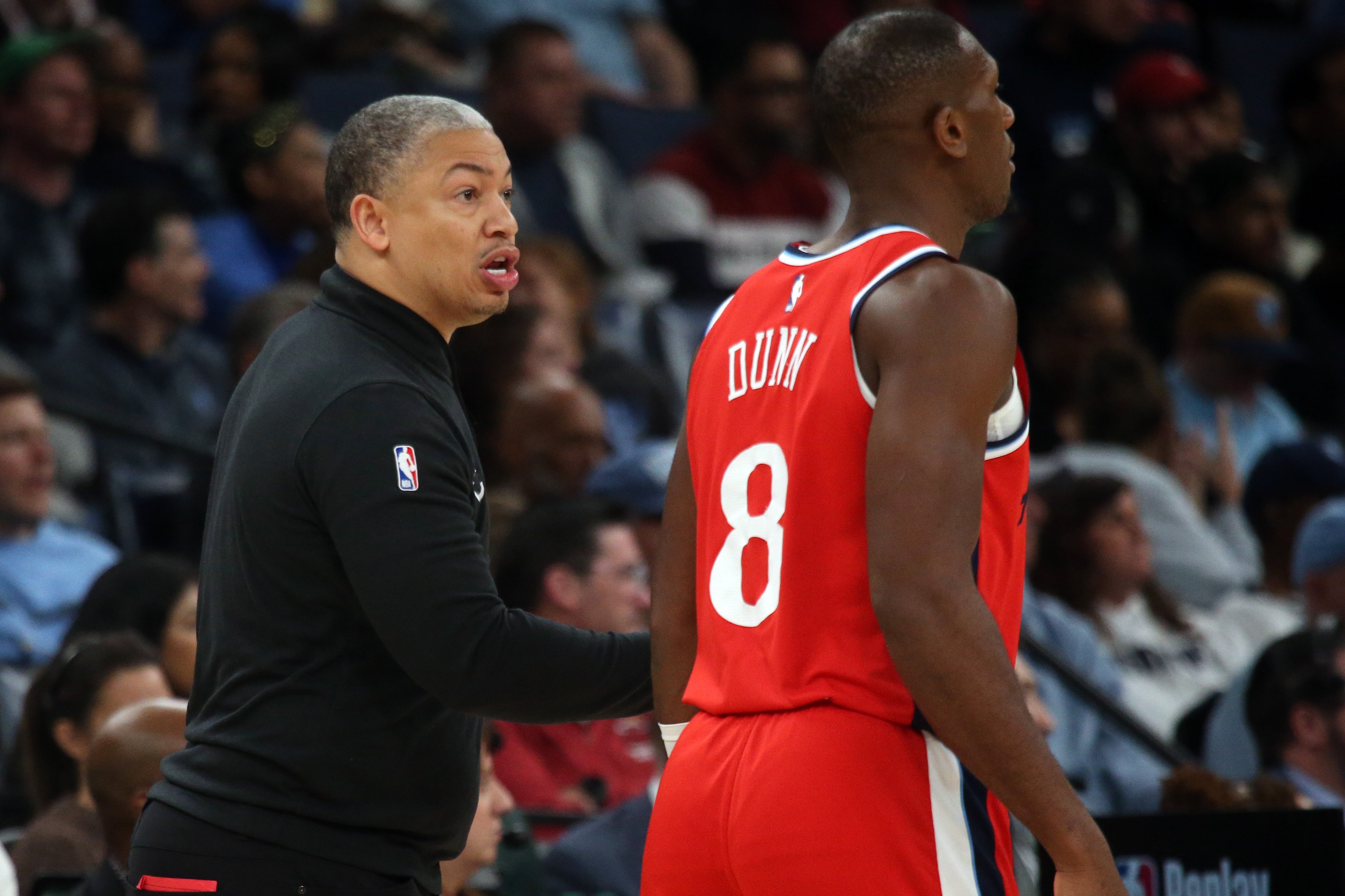 开云体育下载-快船27-11期间战胜的强队:湖人/火箭/森林狼/活塞各2次 尼/掘1次