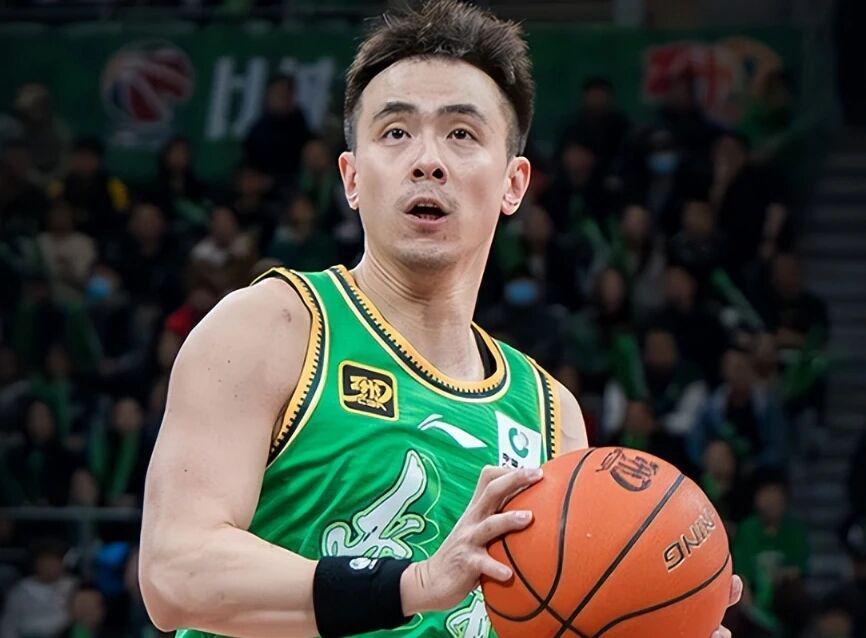 开云官网-辽宁男篮赵继伟引球迷不满，广东前功勋外援再就业，四川官宣换帅