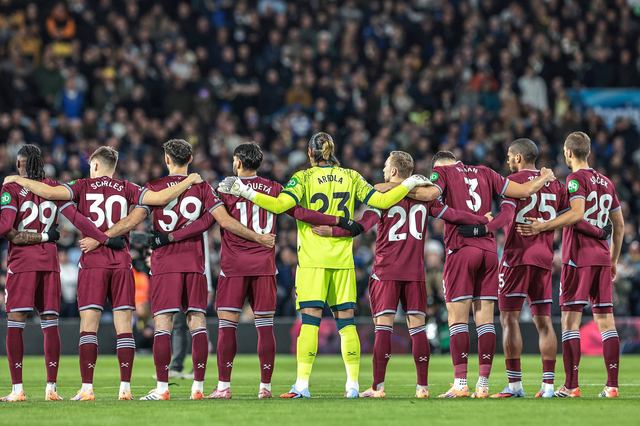 开云体育下载-西汉姆联“洽谈”27岁中卫,后卫引援加速