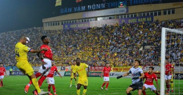 1629858890005075370.jpg 开云体育官网-12强赛前越南取消2021赛季 球员改行收废品维生