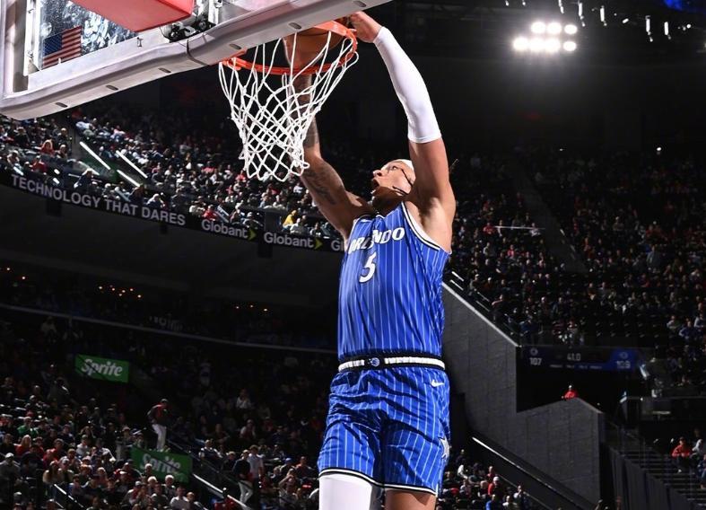 开云官网-坎宁安29+7+11杜伦两双,班凯罗尴尬准三双,活塞逆转魔术夺3连胜