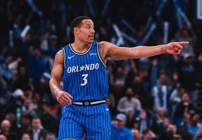 开云官网-坎宁安29+7+11杜伦两双,班凯罗尴尬准三双,活塞逆转魔术夺3连胜