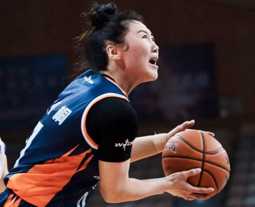 开云体育下载-轰37分6助攻!中国女篮31岁王牌后卫满血复活:宫鲁鸣该带上她?