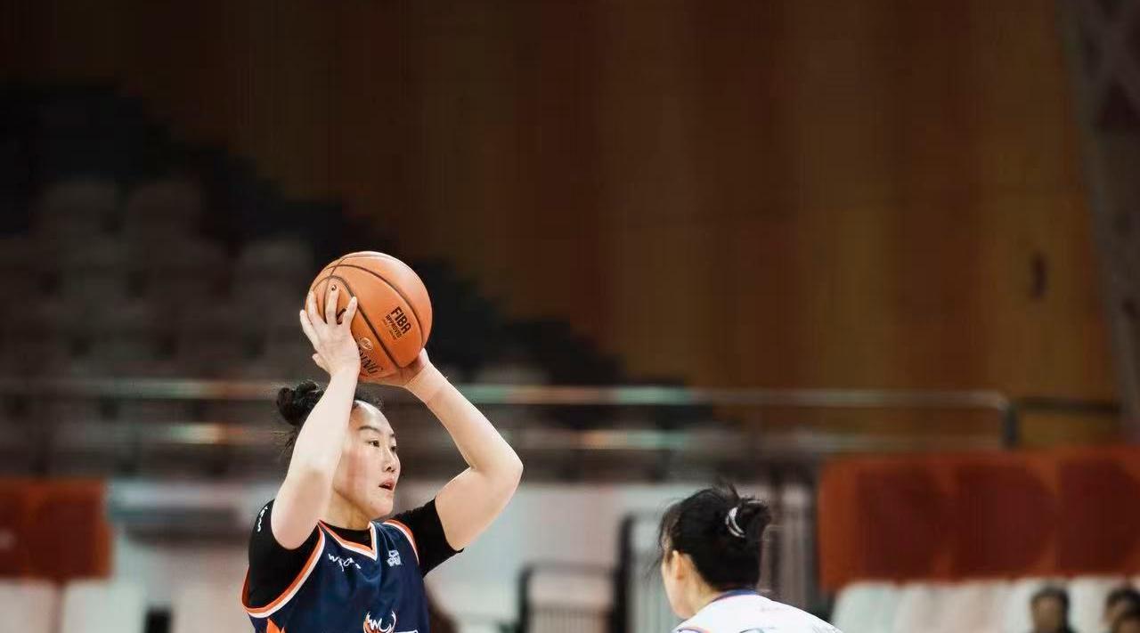 开云体育下载-轰37分6助攻!中国女篮31岁王牌后卫满血复活:宫鲁鸣该带上她?