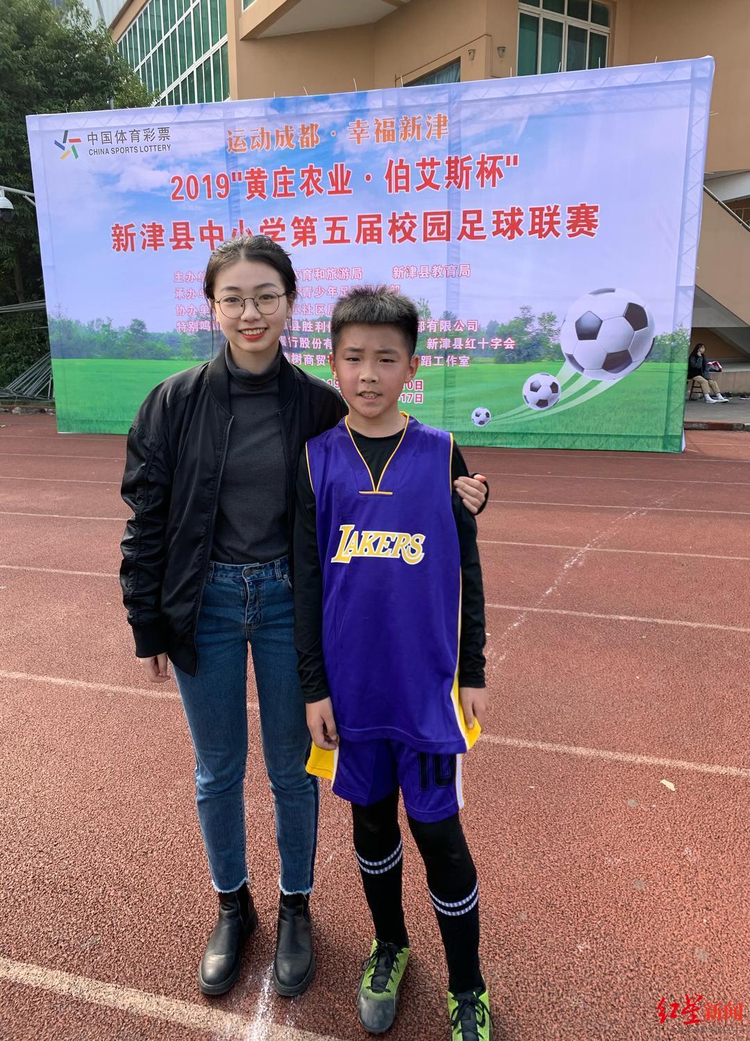 kaiyun-中国职业足球纪录,蓉城小将帅惟浩荣膺中国金童奖!姐姐透露:为领奖专门购置西装