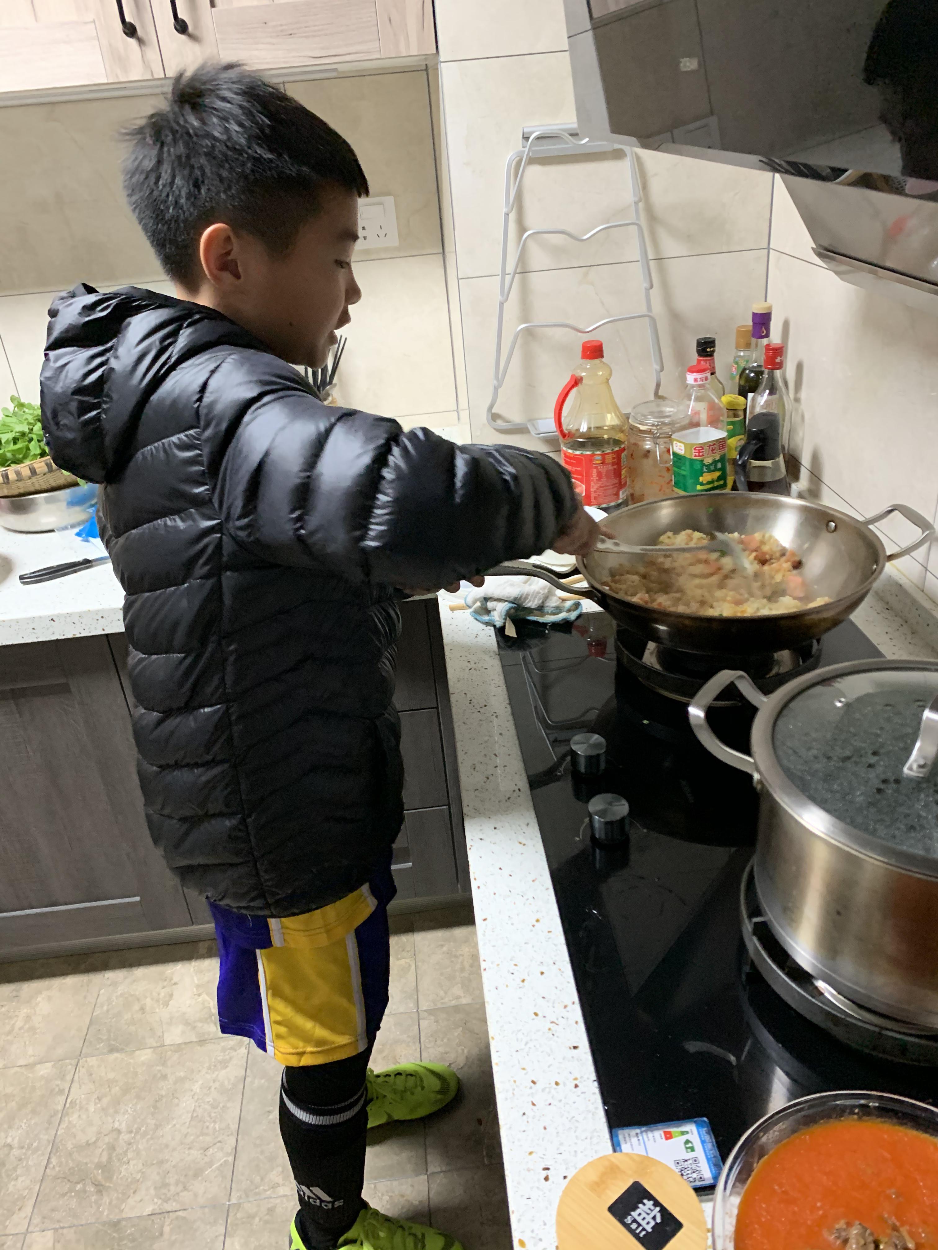 kaiyun-中国职业足球纪录,蓉城小将帅惟浩荣膺中国金童奖!姐姐透露:为领奖专门购置西装