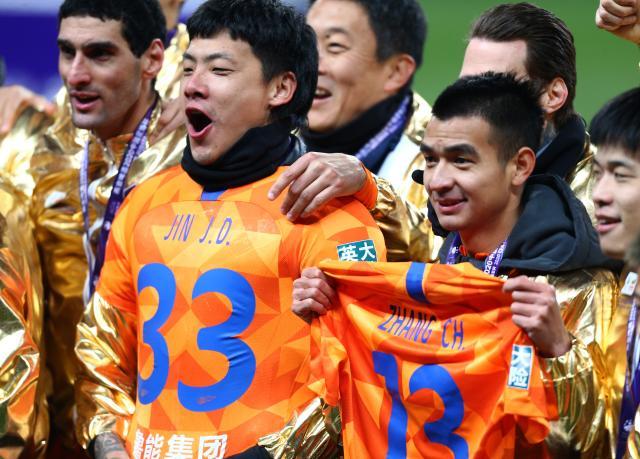 1624930483966003637.jpg 开云体育下载-中超跨年?警惕“黑户球员”!6.30大限催生武磊第二?