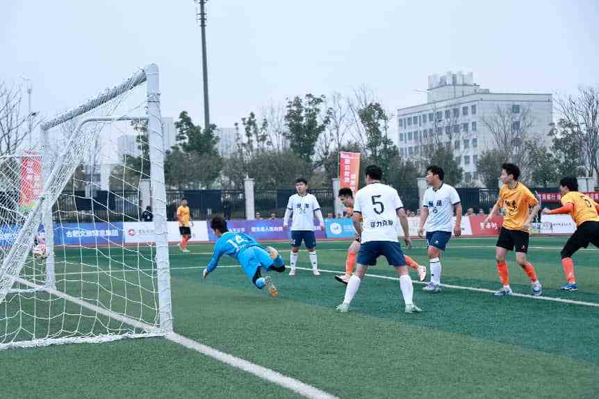 合肥城市足球联赛肥东主场首战激情开赛