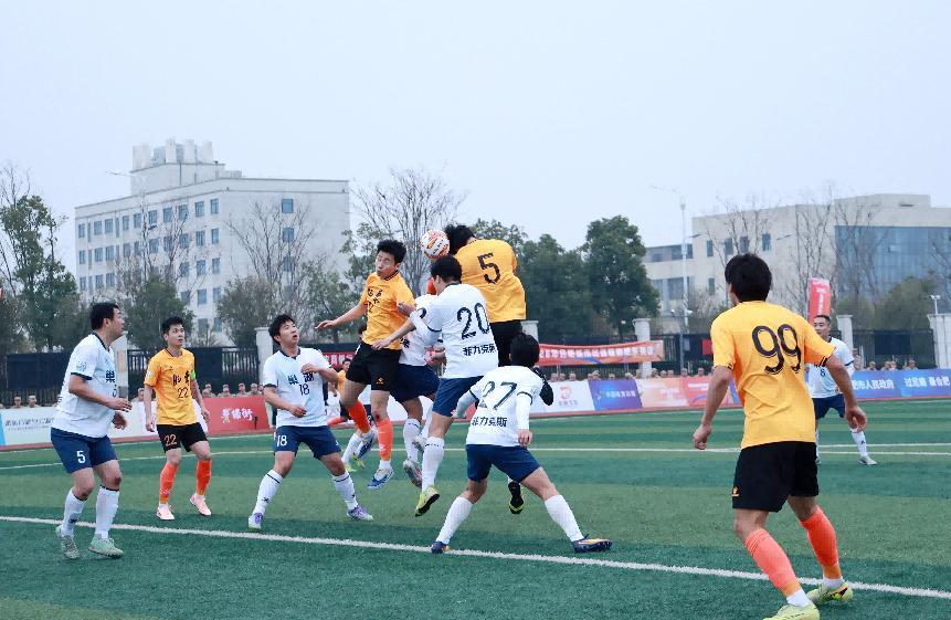 合肥城市足球联赛肥东主场首战激情开赛