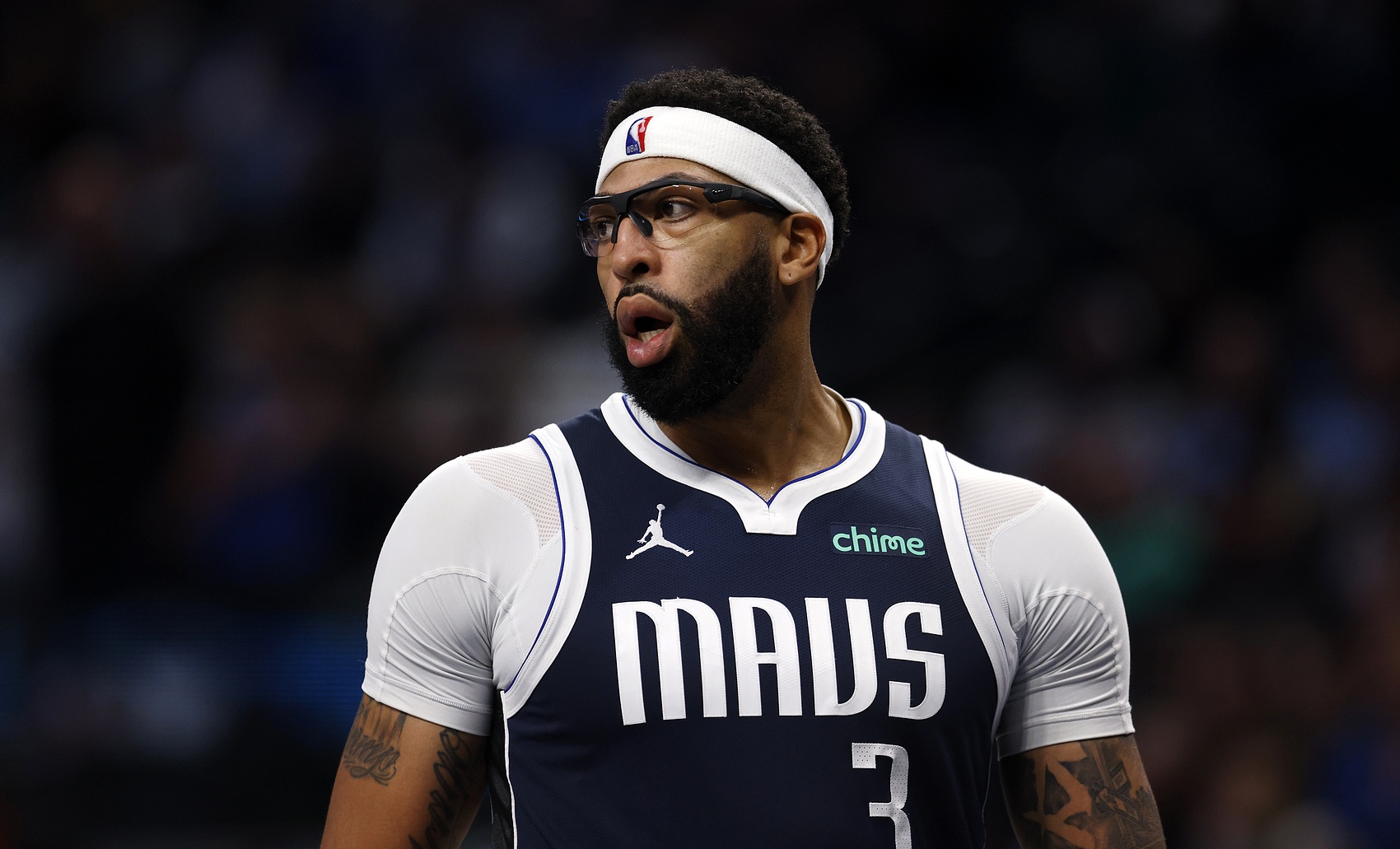 开云官网-浓眉：得知用我换东契奇时以为是开玩笑 还幻想过和东契奇做队友